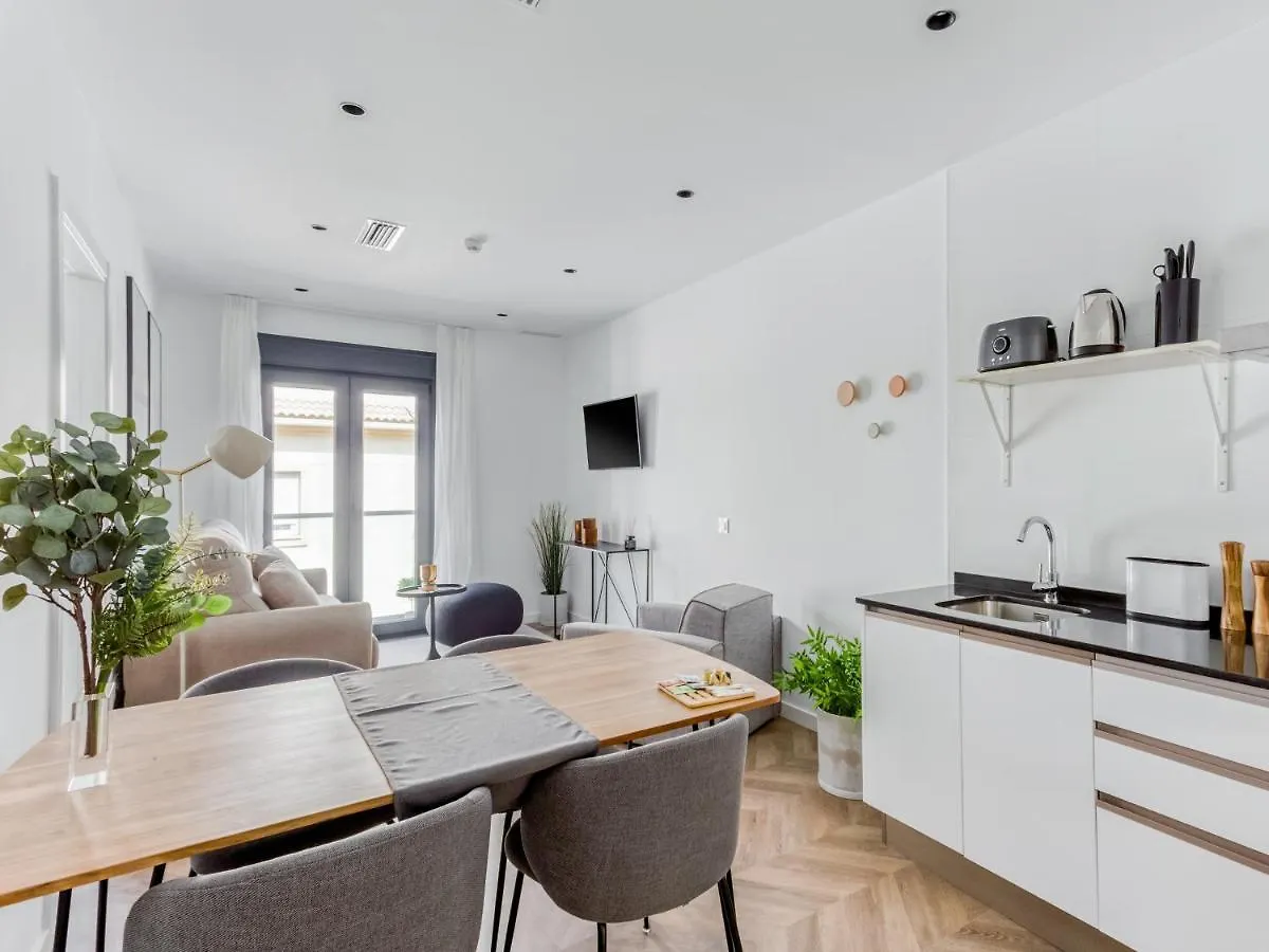 *** Apart Otel Limehome Malaga Calle Ancha Del Carmen - Digital Access İspanya